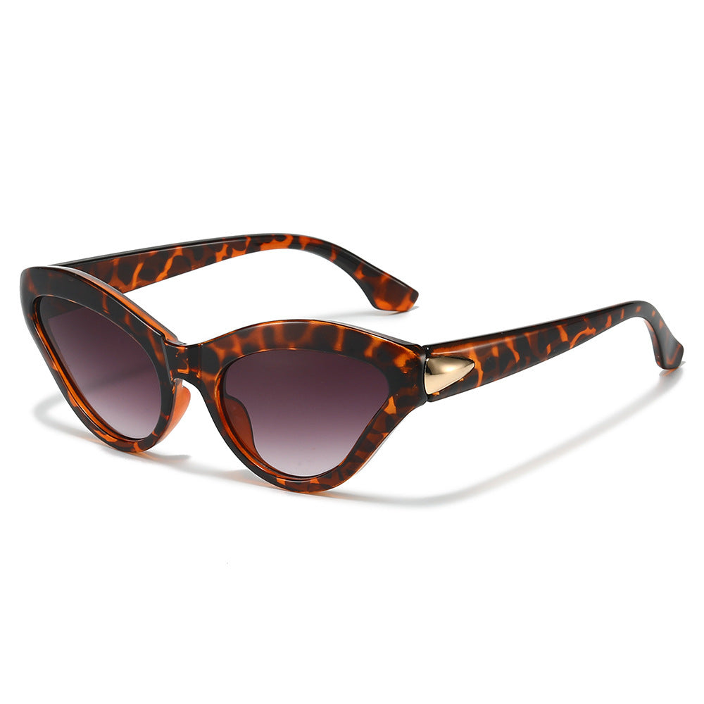 Vintage Cat-Eye Sunglasses with Luxurious Detailing Bowlift