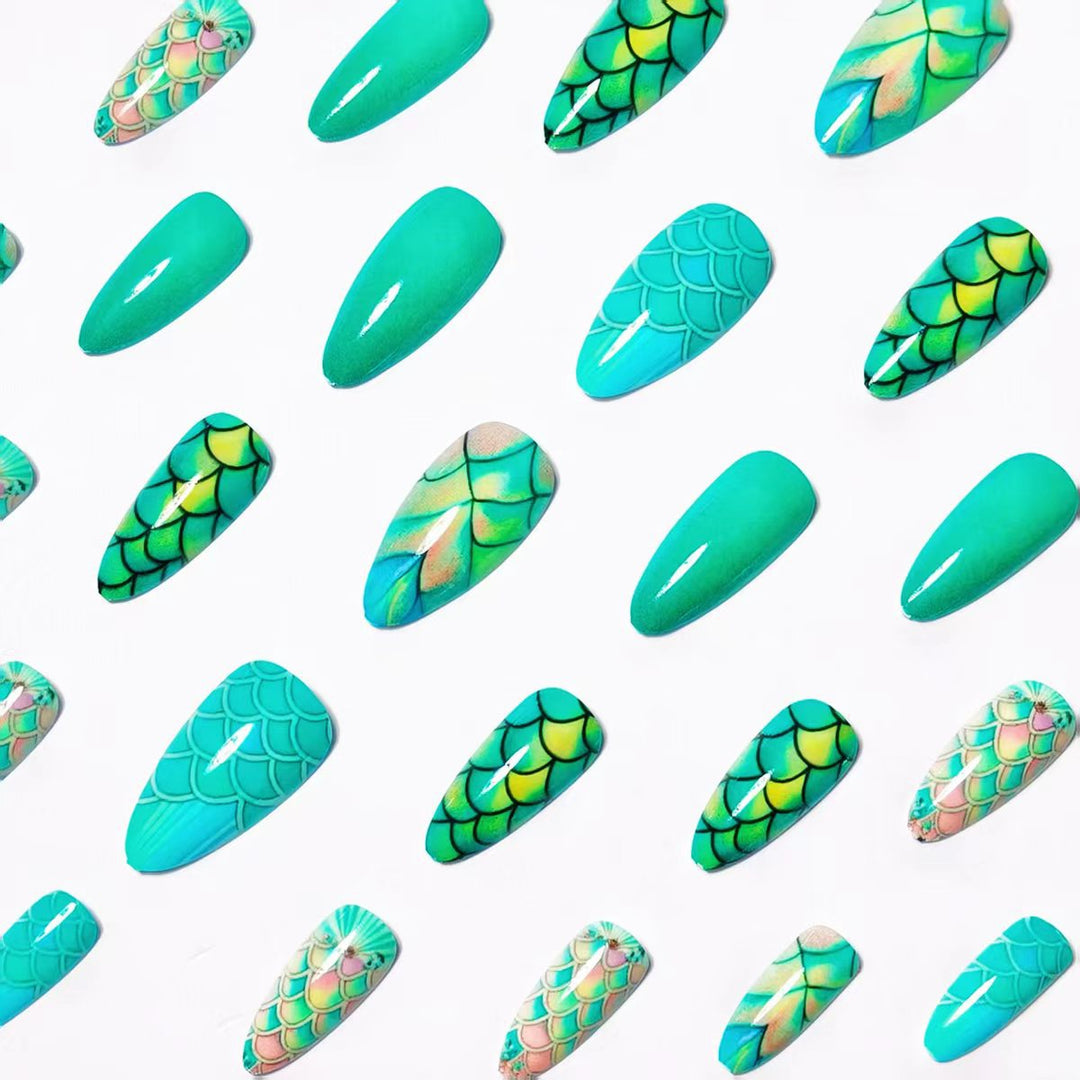 Artificial nails with scale pattern Bowlift