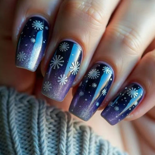 Artificial nails with shimmering winter design Bowlift