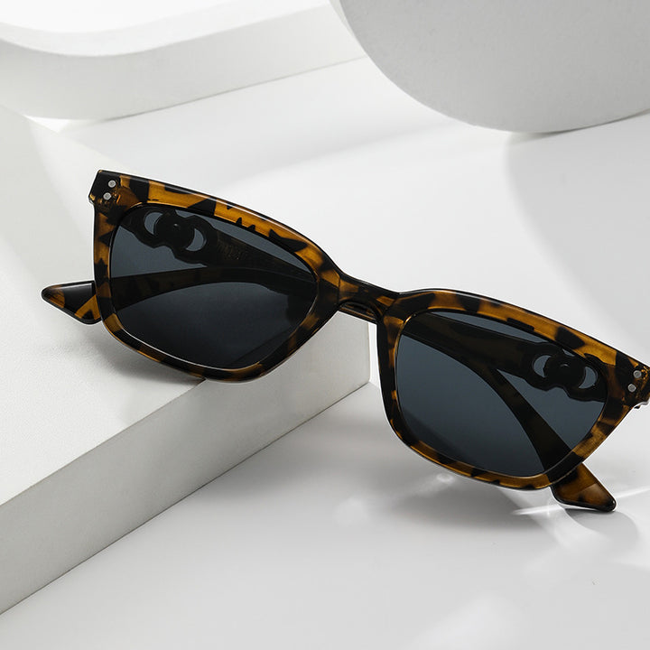 Women Elegant and fashionable sunglasses with decorative metal frame Bowlift
