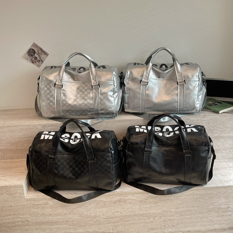 Sporty travel bag with water-repellent outer material and extensive interior organization Bowlift