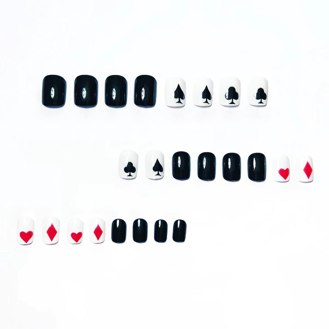 Artificial nails with playing card design Bowlift
