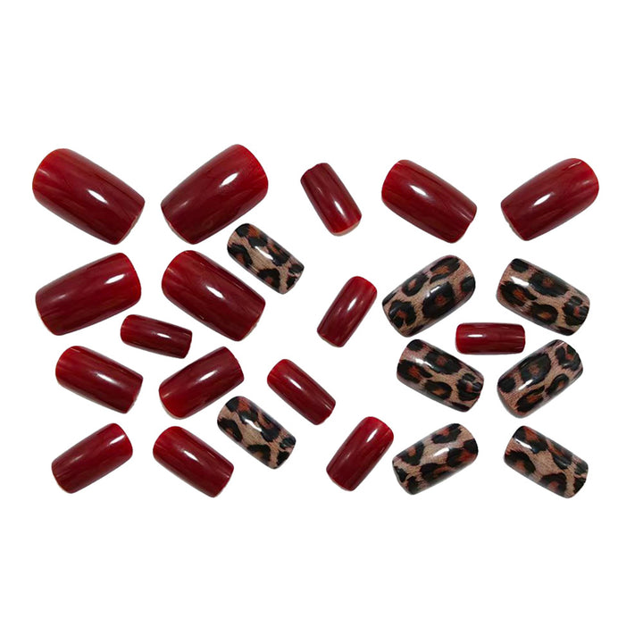 Artificial nails with modern leopard pattern Bowlift
