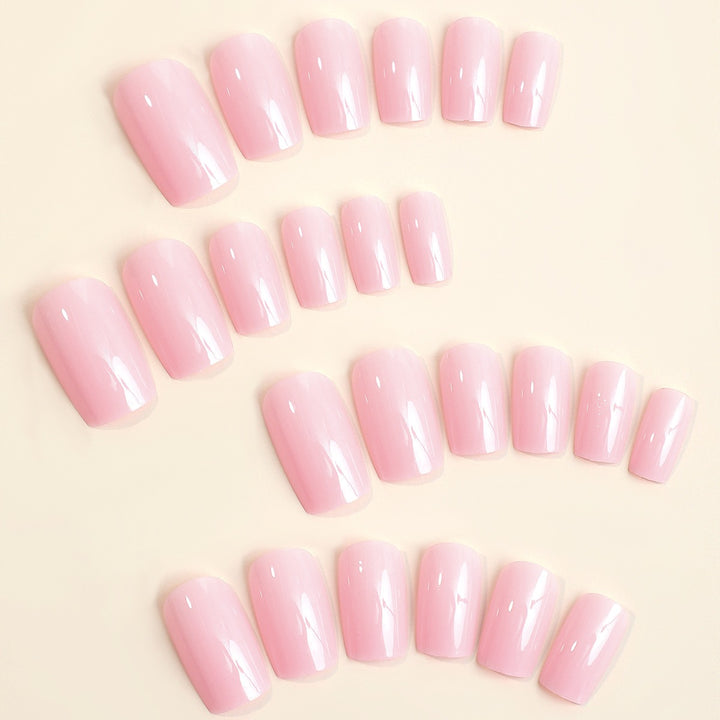 Artificial nails in natural look Bowlift
