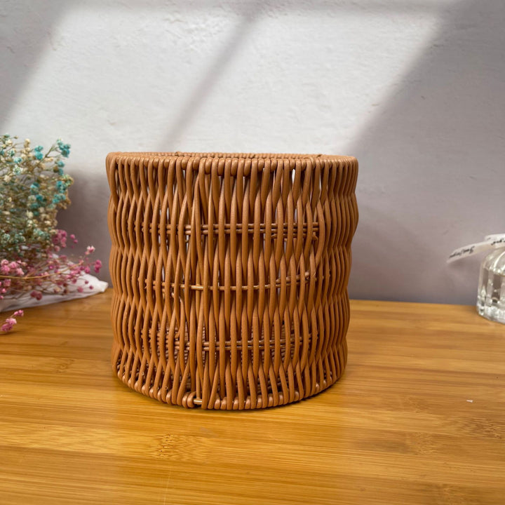 Women's stylish rattan container with pearl handle Bowlift