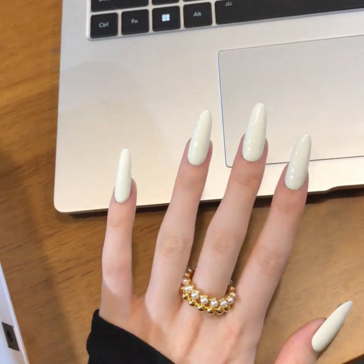 Glamorous artificial nails with elegant accents Bowlift