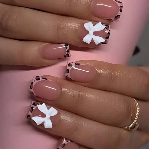 Artificial nail set with impressive floral and bow accents Bowlift
