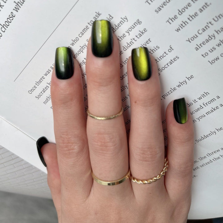 Artistic Press-On Nail Set with Gradient Effect Bowlift
