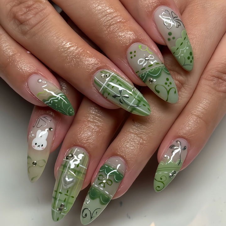 Glamorous Glittery Stiletto Nail Art Bowlift