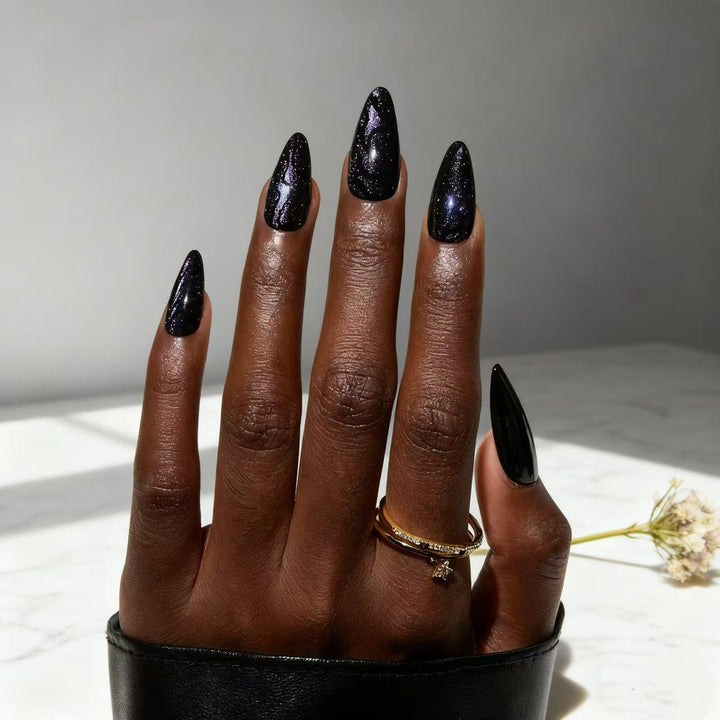Glamorous artificial nails with sparkling accents Bowlift