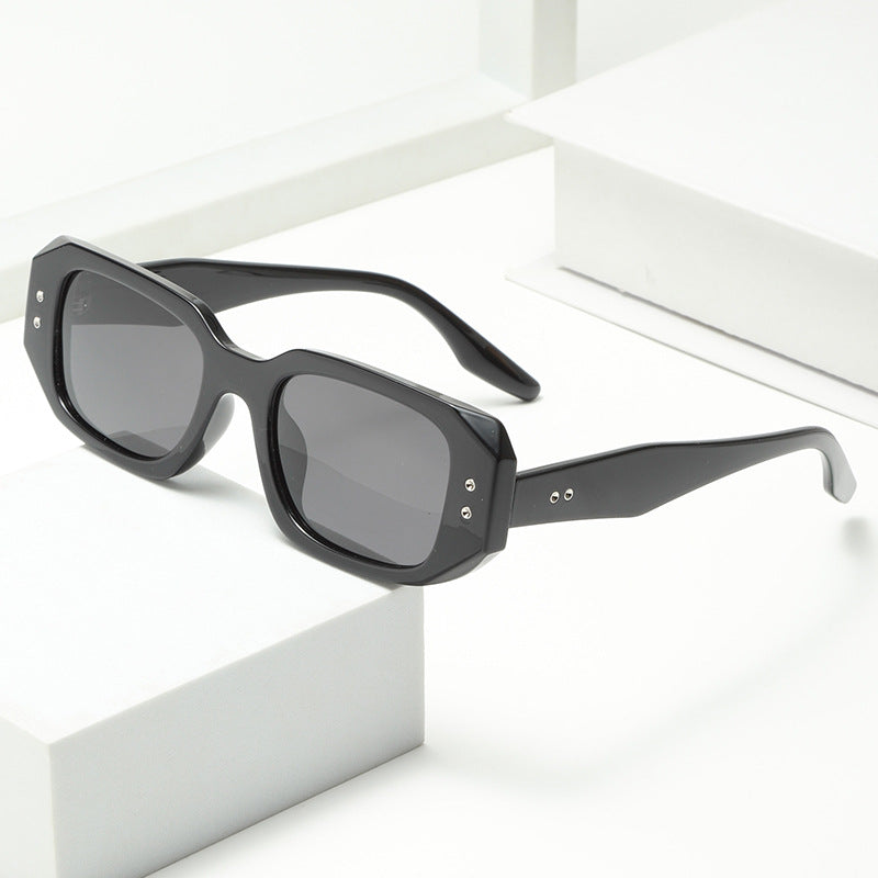 Ladies fashionable oversized sunglasses with stylish frame and UV protection Bowlift