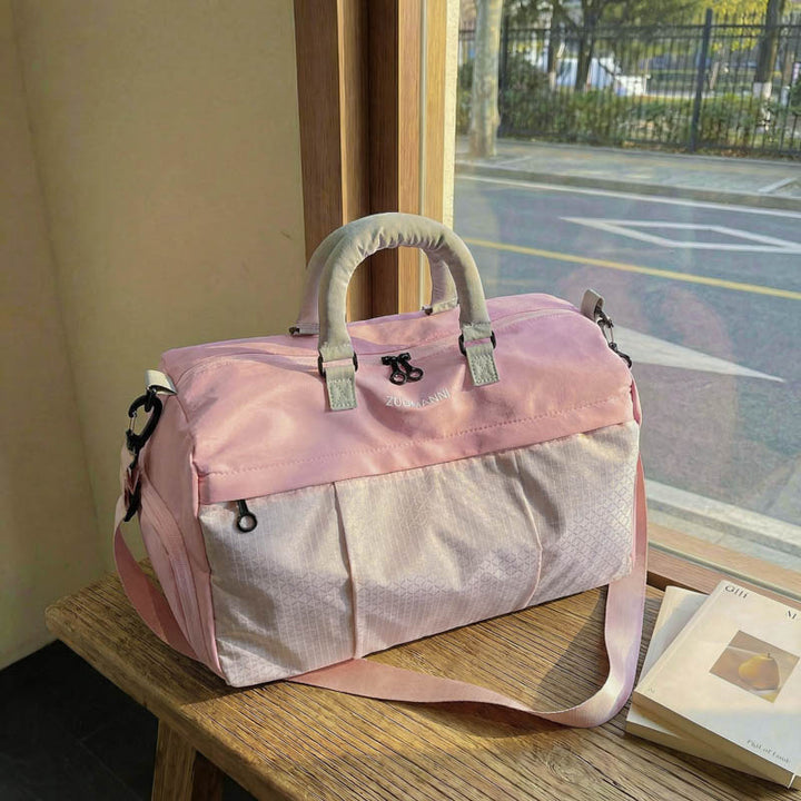 Sporty travel bag with padded carrying system and multiple compartments Bowlift