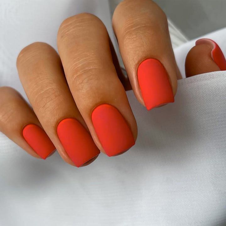 Matt lacquered nail art Bowlift