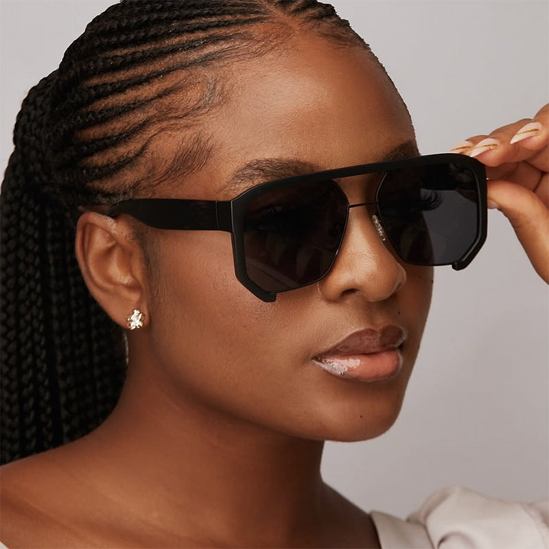 Ladies fashionable oversized sunglasses with elegant, faceted frame construction Bowlift
