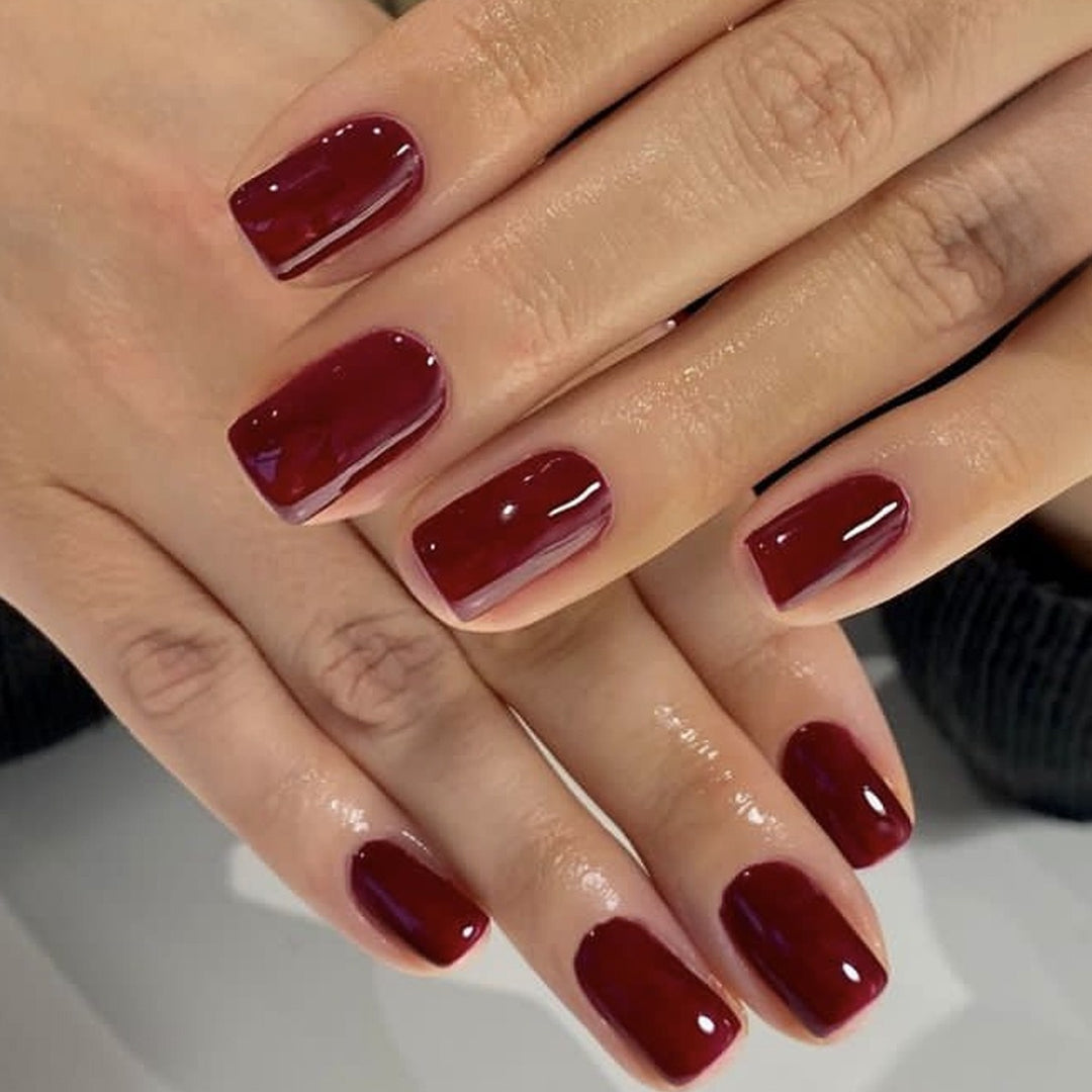 Artificial nail set with elegant, glossy finish Bowlift