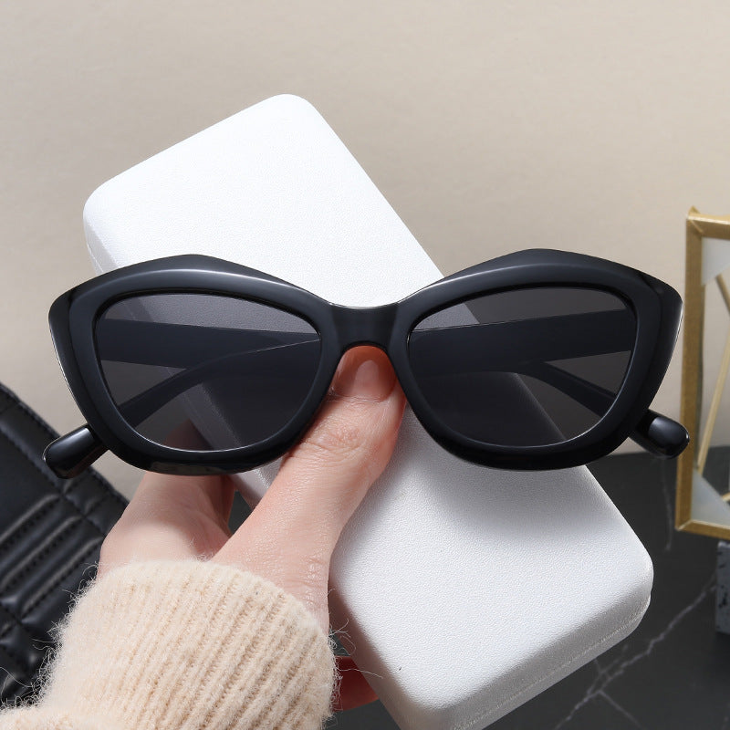 Ladies Cat-Eye Sunglasses with Stylish Leopard Pattern Bowlift