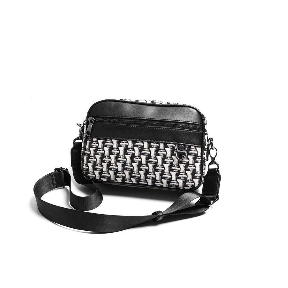 Elegant shoulder bag with structured design Bowlift