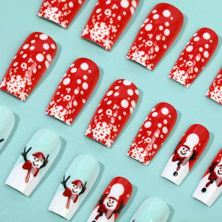 Artificial nails with festive Christmas designs Bowlift