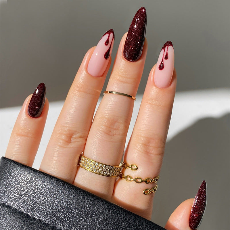 Luxurious artificial nail set with glamorous glitter Bowlift