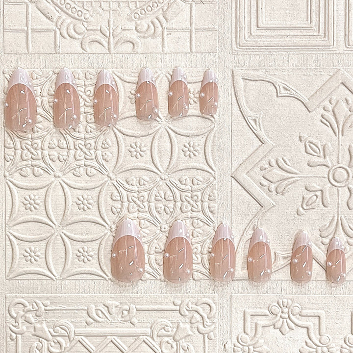 Elegant Decorative Press-On Nail Set Bowlift