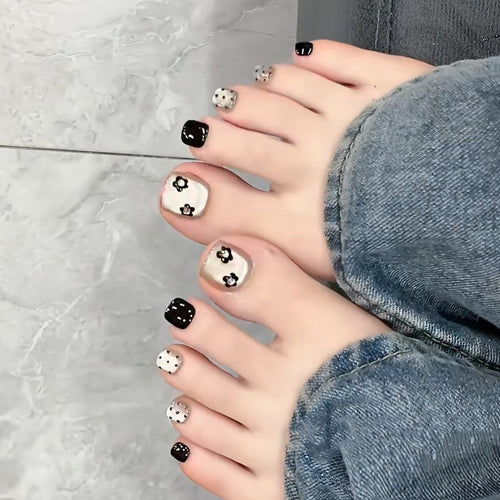Artificial Nails in Stylish Floral Design Bowlift