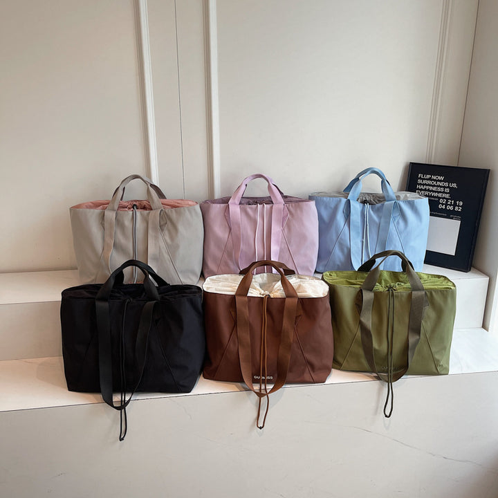 Sporty Travel Bag With Innovative Inner Pocket Bowlift