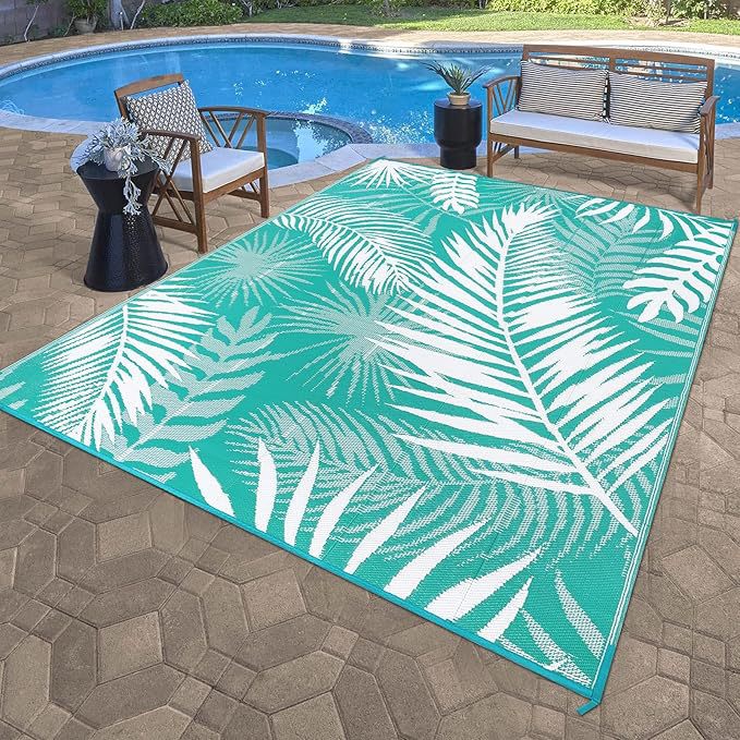Tropical inspired indoor-outdoor rug