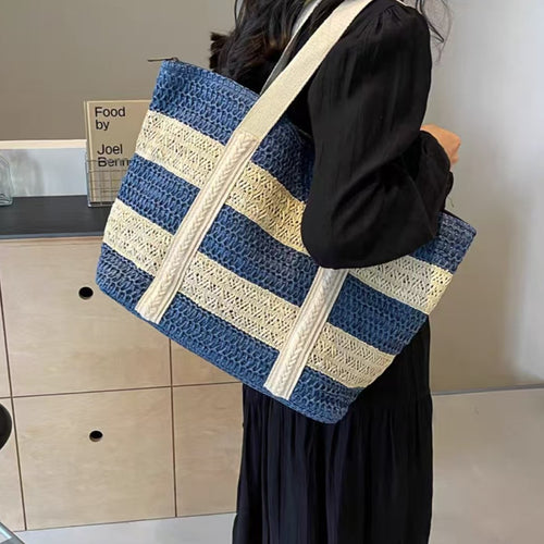 Stylish beach bag with structured design Bowlift