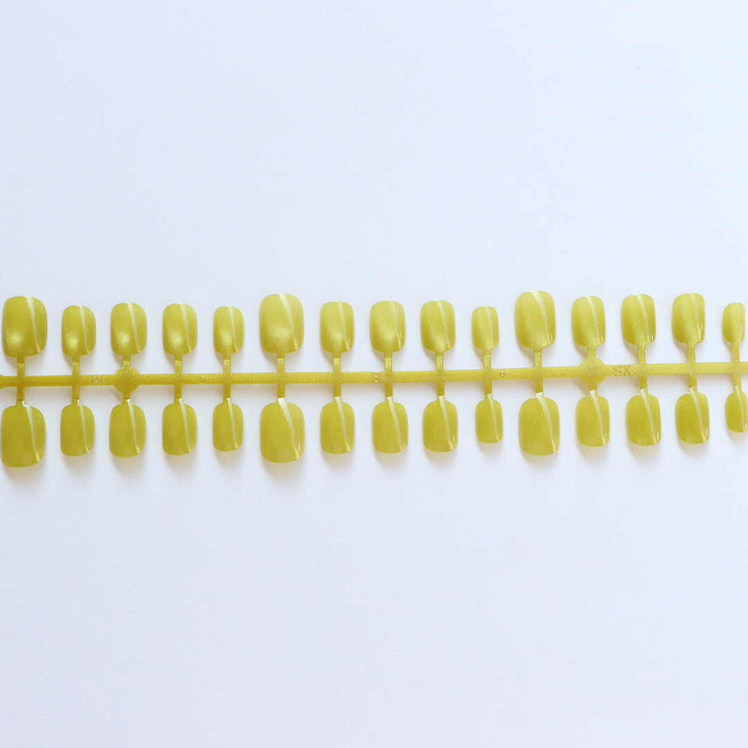 Glossy Press-On Nail Set Bowlift