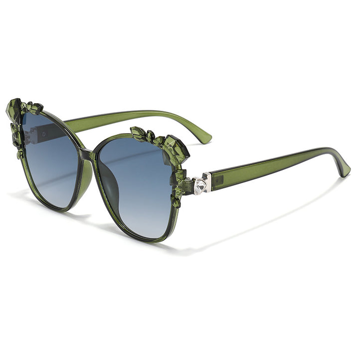 Glamorous Cat-Eye Sunglasses with Crystal Embellishments Bowlift