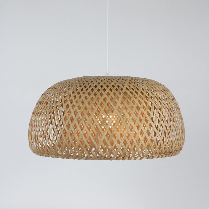 Elegant pendant lamp made of hand-woven rattan Bowlift