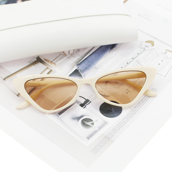 Women's Cat-Eye Sunglasses with Carefully Designed Frame Bowlift