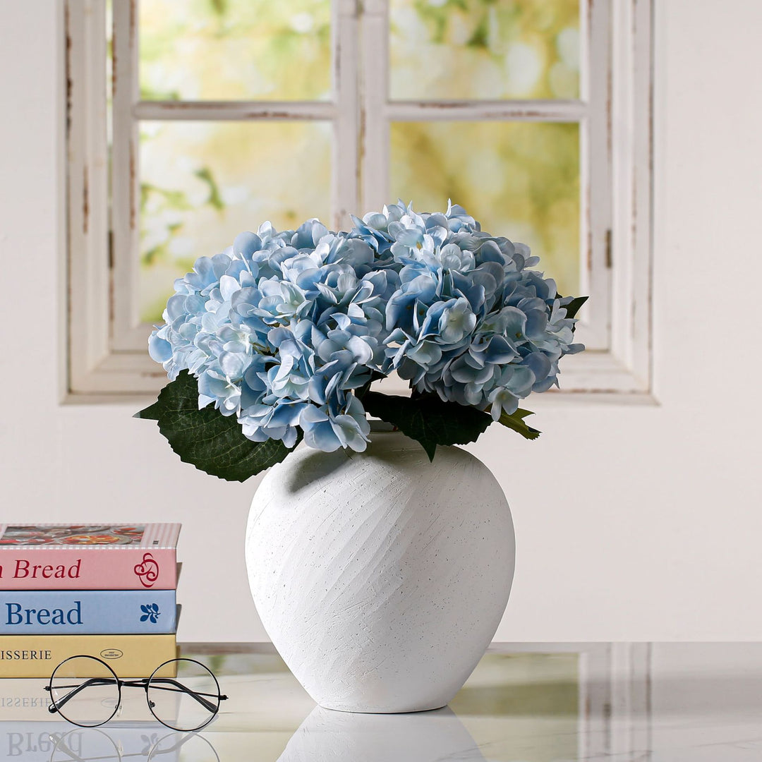 Elegant and timeless decorative vase Bowlift