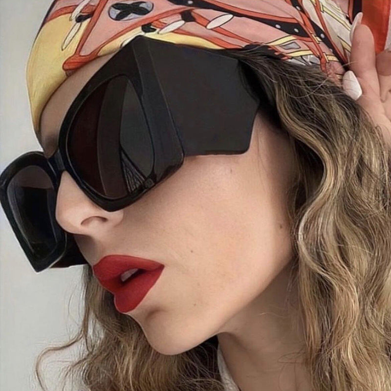 Women's oversized sunglasses with stylish cat-eye frame Bowlift