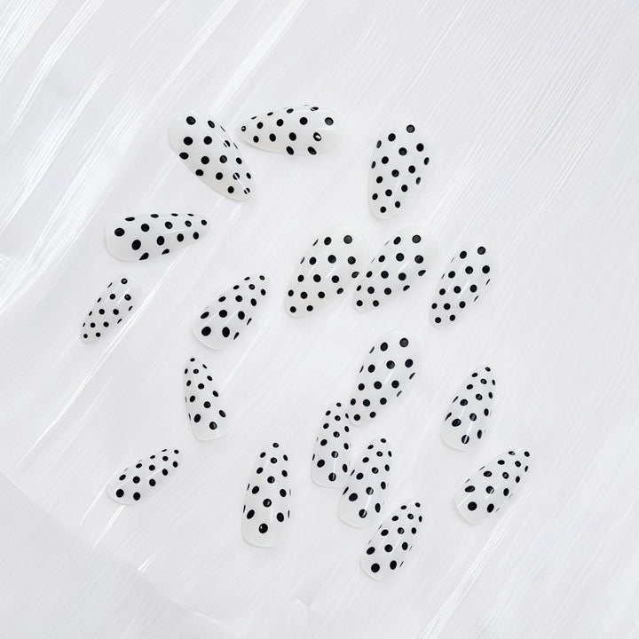 Artistic Polka Dot Design Press-On Nails Bowlift