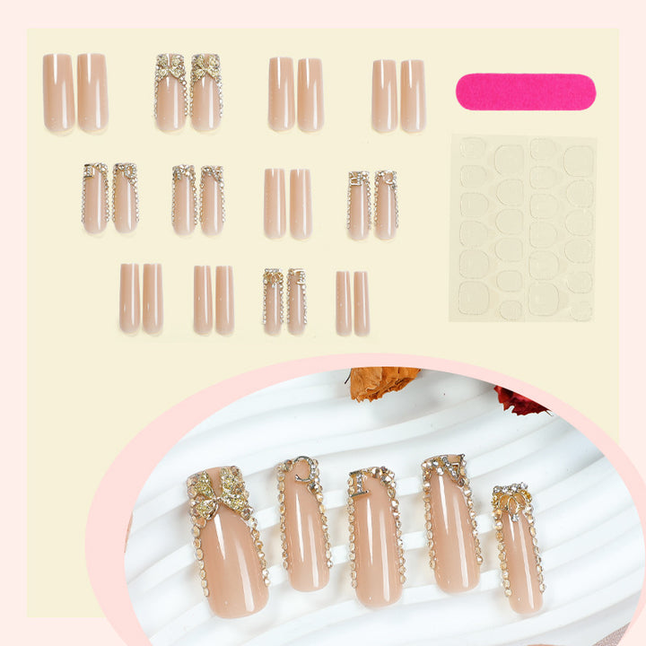 Nail set with elegant rhinestone details Bowlift
