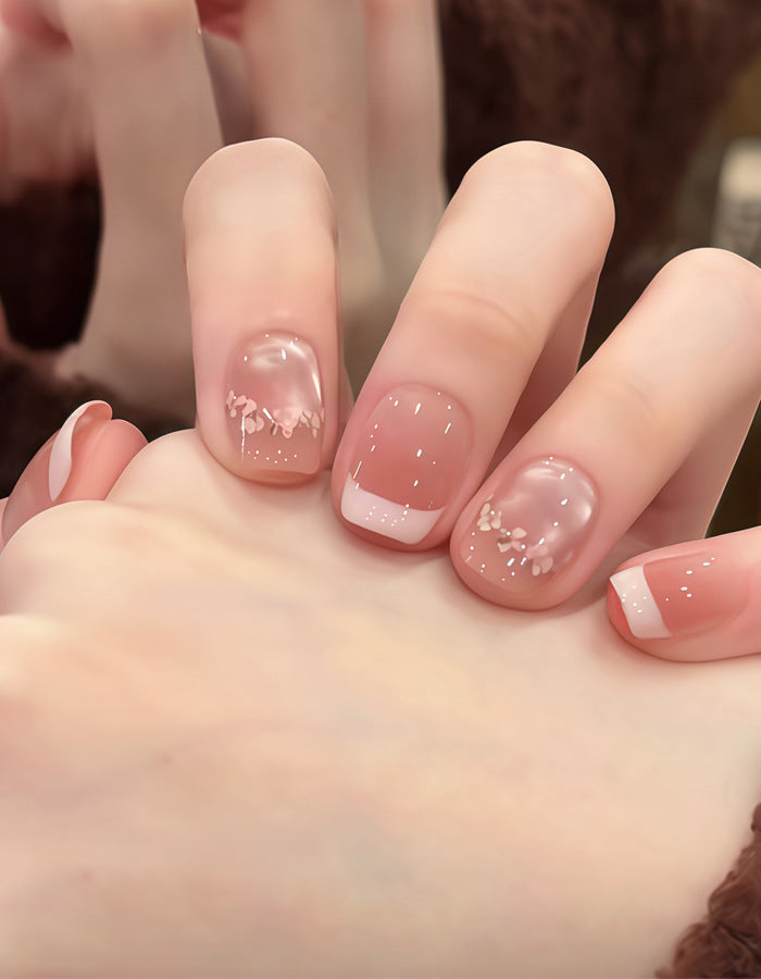 Floral Accent Press-On Nail Set Bowlift