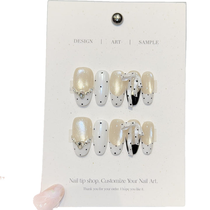 Artificial nails with glitter and bows Bowlift