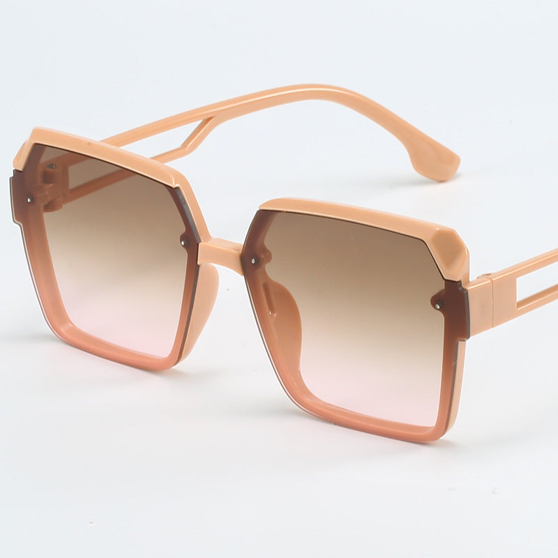 Ladies fashionable square sunglasses with filigree design Bowlift