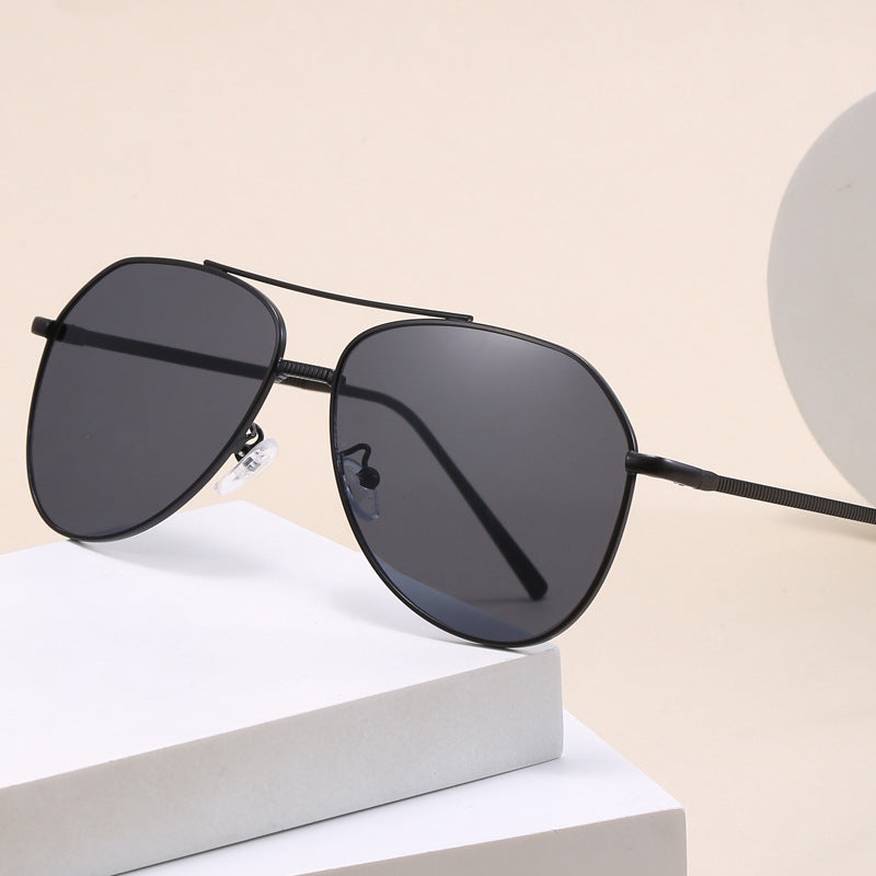 Ladies trendy aviator sunglasses with subtle gradient Bowlift