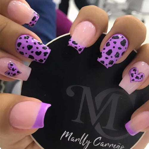 Artful nail art in romantic heart design Bowlift