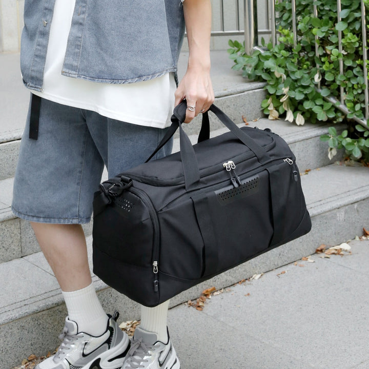 Sporty travel bag with insulating interior compartment Bowlift