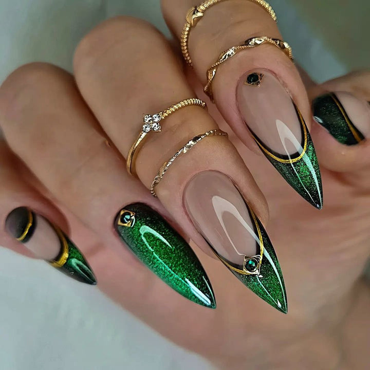 Artificial nails with polka dots Bowlift