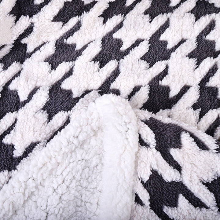 Ladies cuddle blanket with unique houndstooth pattern Bowlift