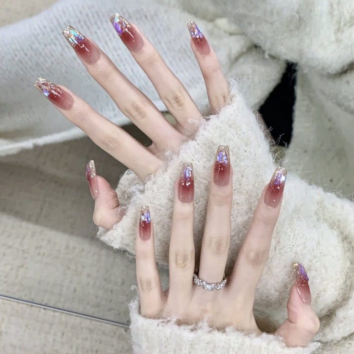 Glamorous artificial nails with glitter effects Bowlift