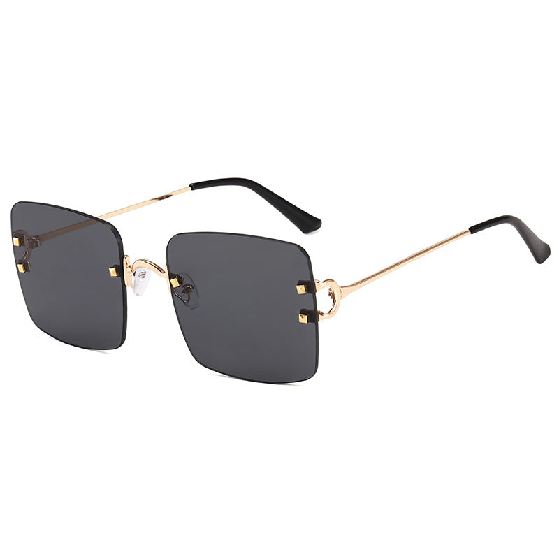 Women square sunglasses with an elegant metal frame and sturdy lenses Bowlift