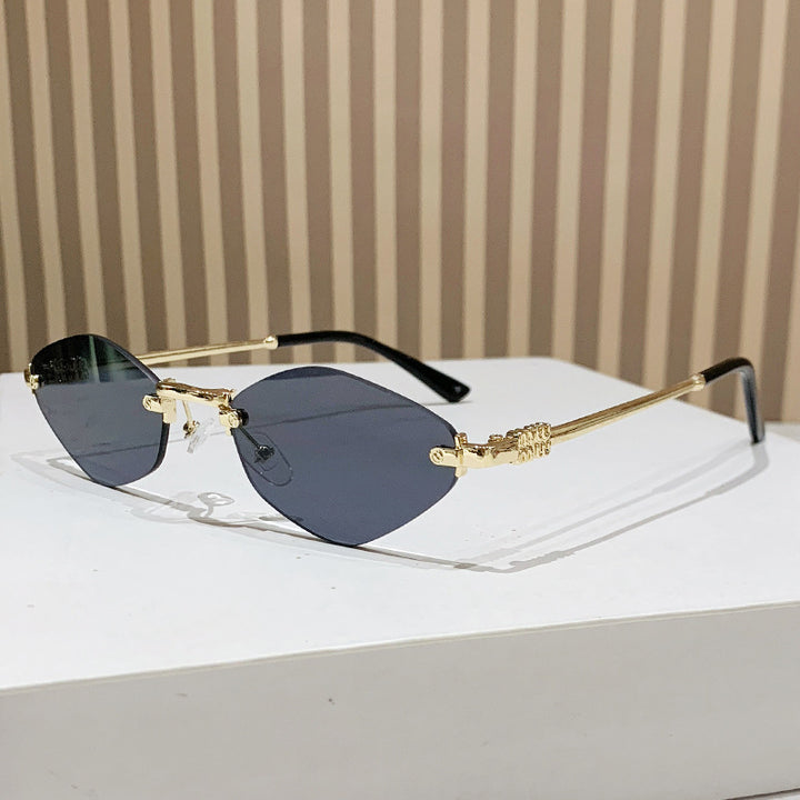 Women's Cat-Eye Sunglasses in Modern Elegance Style Bowlift