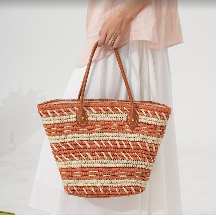 Beach bag made of braided natural material Bowlift