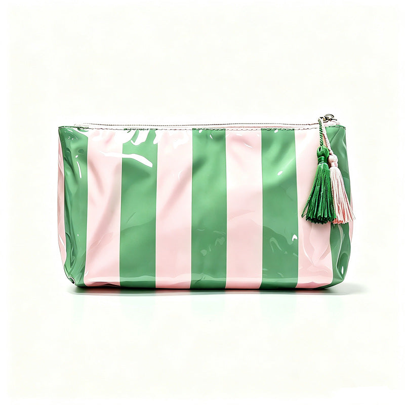 Practical and Stylish Cosmetic Bag Bowlift