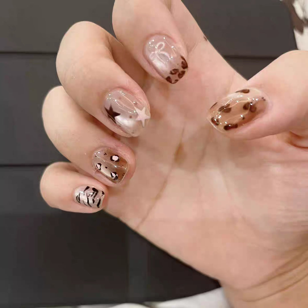 Trendy Artistic Press-On Nail Set Bowlift